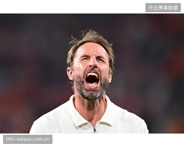 索斯盖特面临幸福烦恼，如何平衡凯恩支点作用与福登的持球核心踢法